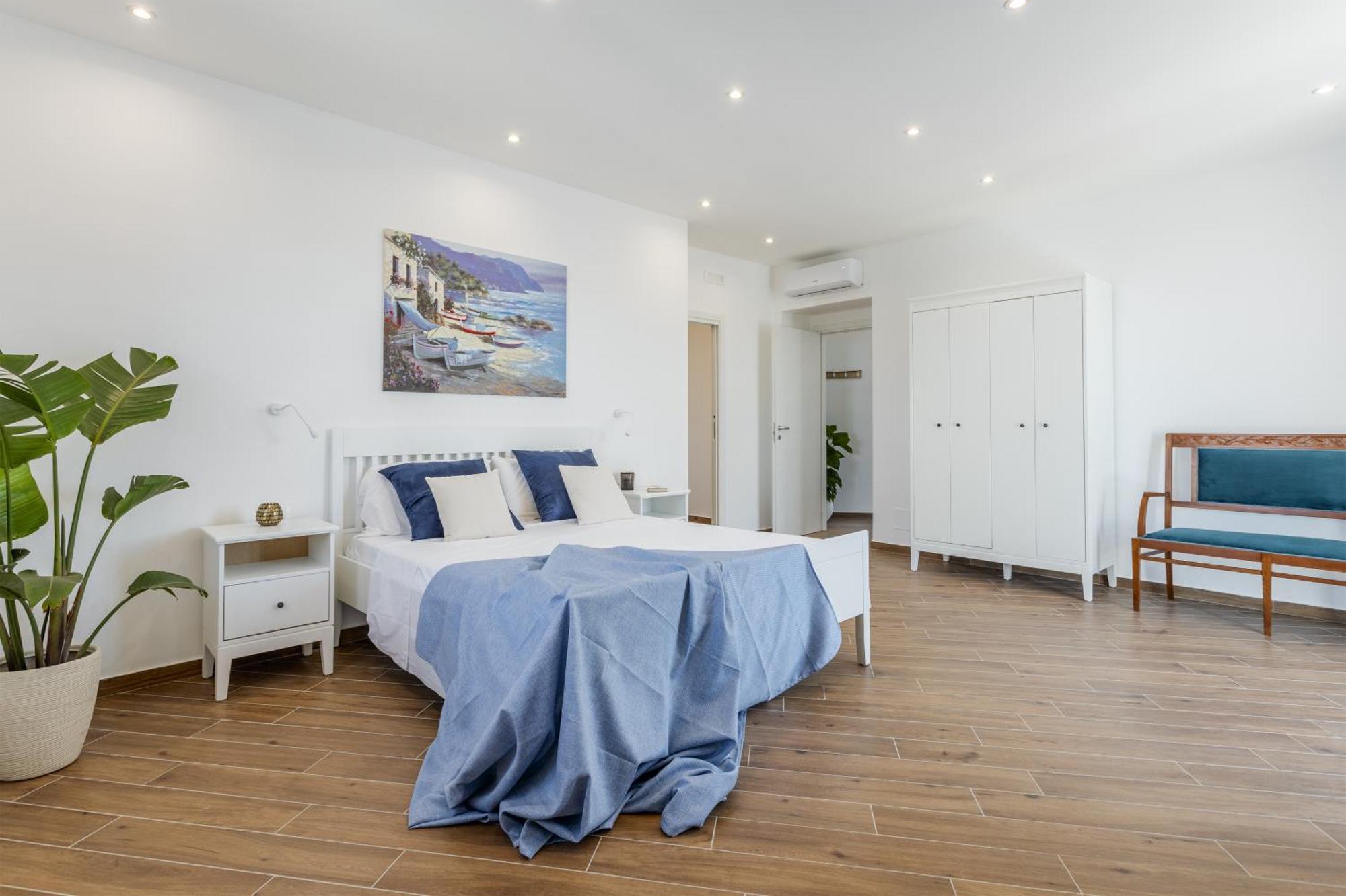 Old Port Luxury Apartment