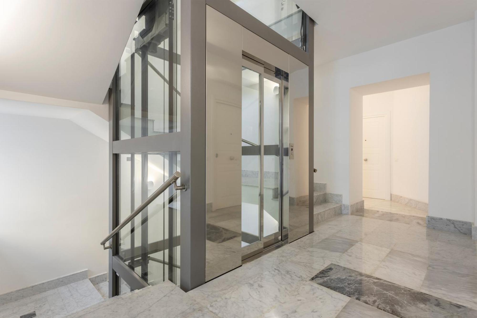 Apartment Old Port Luxury