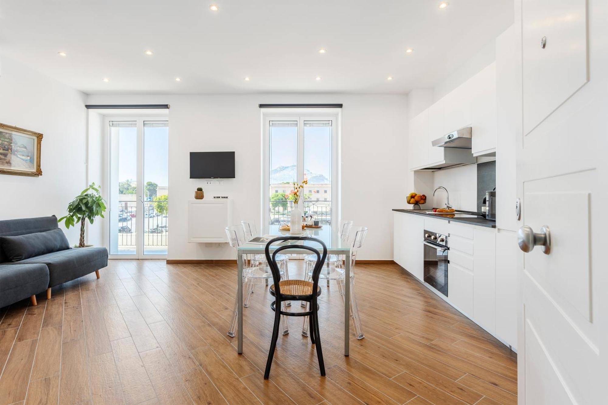 Apartment Old Port Luxury
