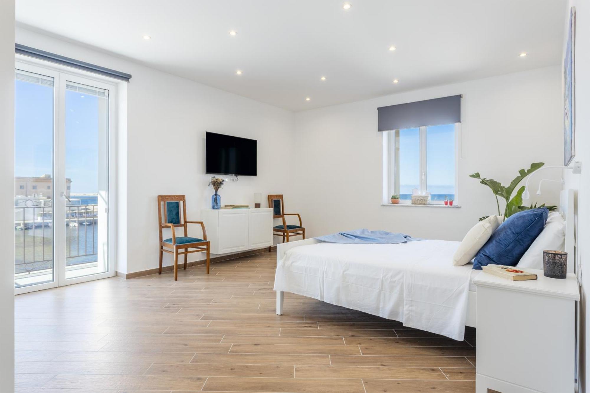 Old Port Luxury Apartment