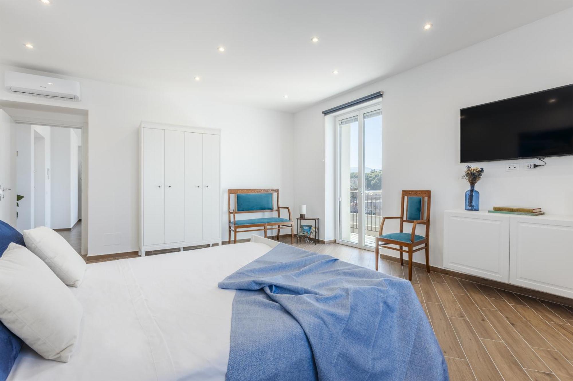 Old Port Luxury Apartment *